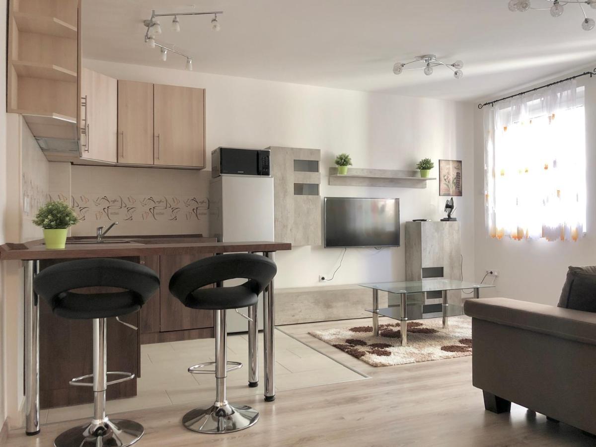 Exclusive Home - D. Apartman Печ Екстериор снимка